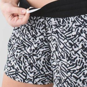 Lululemon Tracker Short III *4-way Stretch